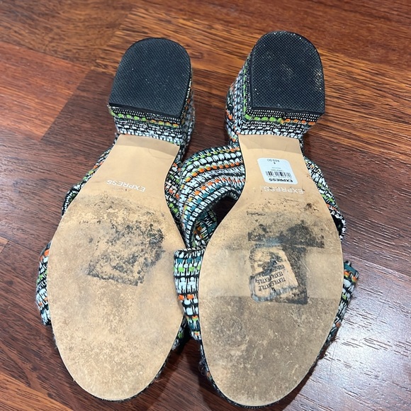 Express Knotted Fabric Slip-On Block Heel Sandals (6) - Picture 5 of 6